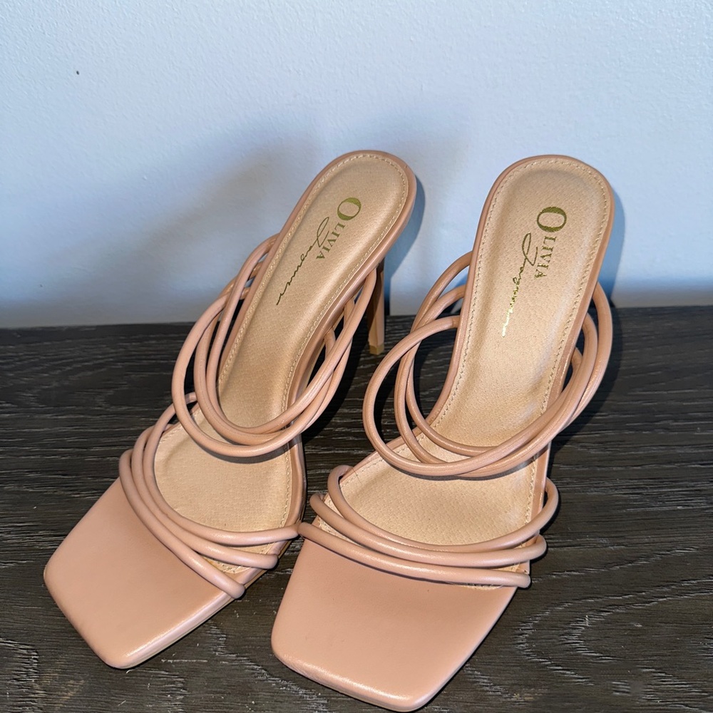 Size 8.5 Fashion Nova Pulling Strings Heeled Mules in Camel